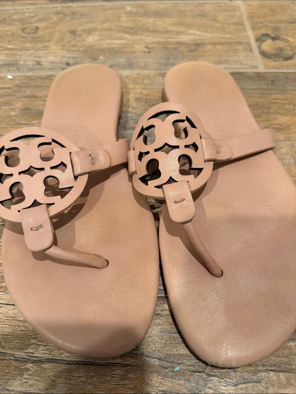 Tory Burch Blush Pink Leather Logo Thong Sandals - Picture 2 of 5